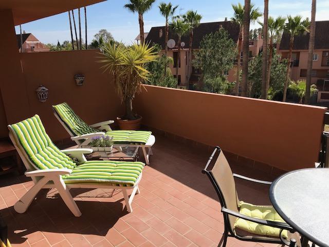2236-Lovely Groundfloor With Pool View Casares Eksteriør billede