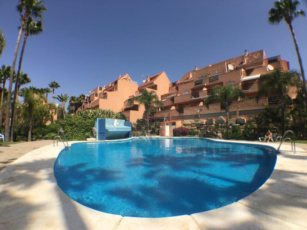 2236-Lovely Groundfloor With Pool View Casares Eksteriør billede