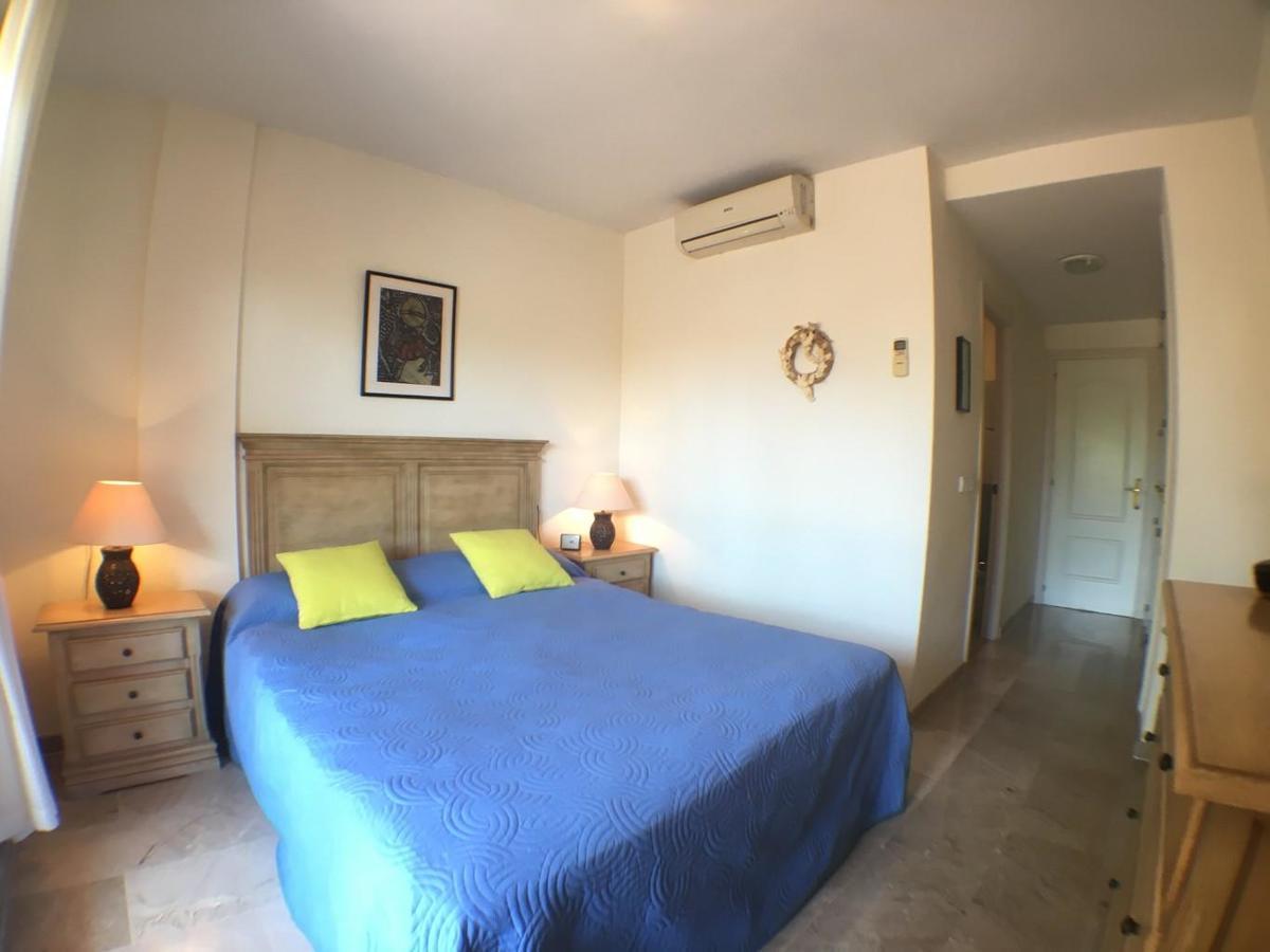 2236-Lovely Groundfloor With Pool View Casares Eksteriør billede