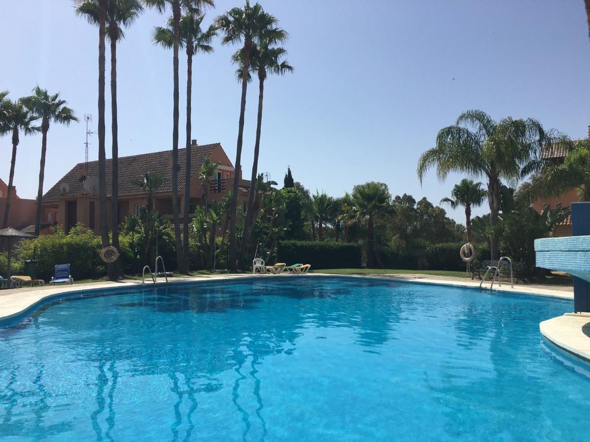 2236-Lovely Groundfloor With Pool View Casares Eksteriør billede